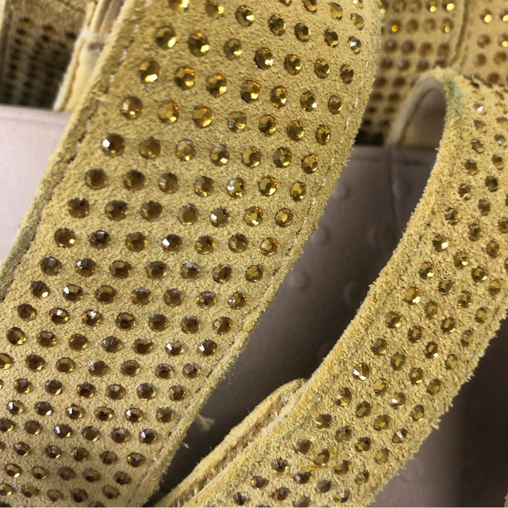 Vionic Pacific Alexis buttercup yellow sandals. - Picture 2 of 8